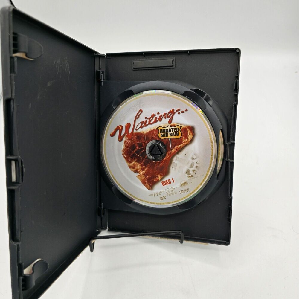 Waiting... (Two-Disc Widescreen Edition) - Picture 4 of 6